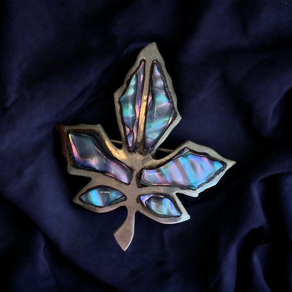 Alpaca Jewelry - Vintage Alpaca Mexican silver abalone inlaid leaf shaped brooch